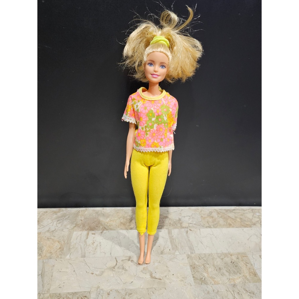 Mattel Barbie Doll Retro Floral Top Yellow Leggings Poodle & Sunglasses - Picture 5 of 8